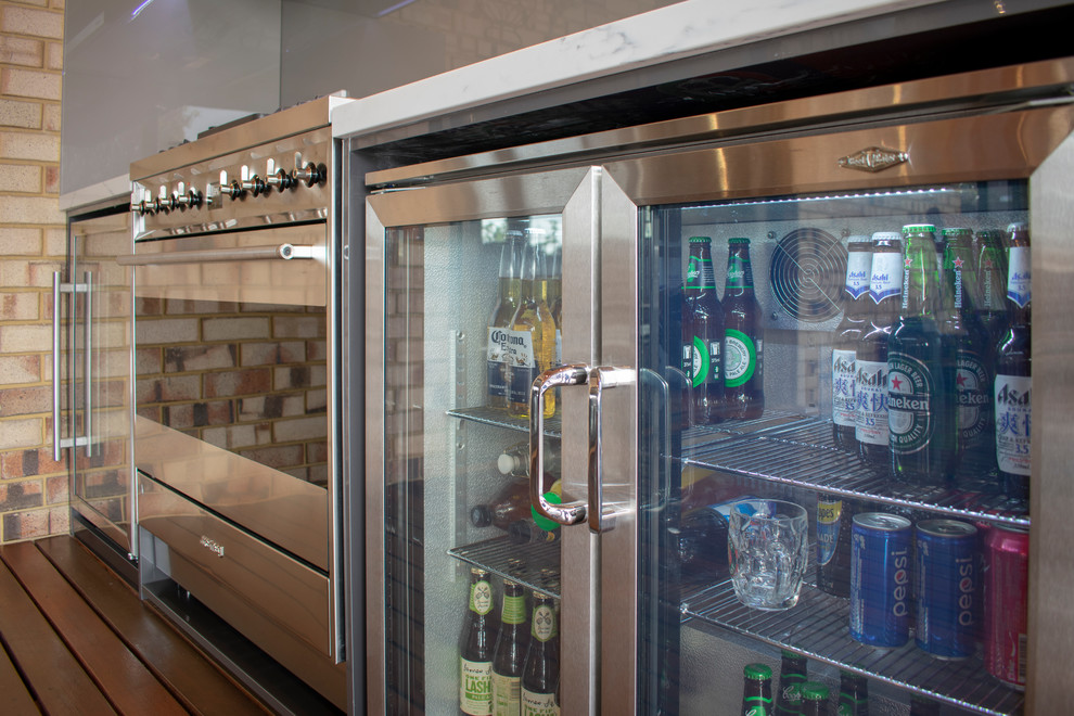 Alfresco in Booragoon, WA Modern Porch Perth by Joyce Kitchens