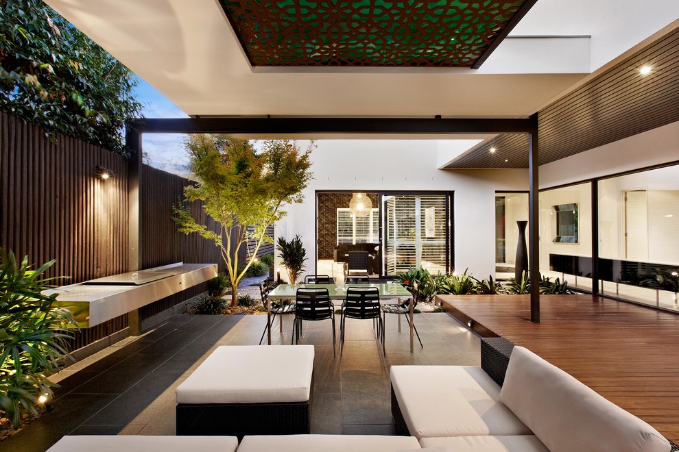 Inspiration for a contemporary porch remodel in Melbourne