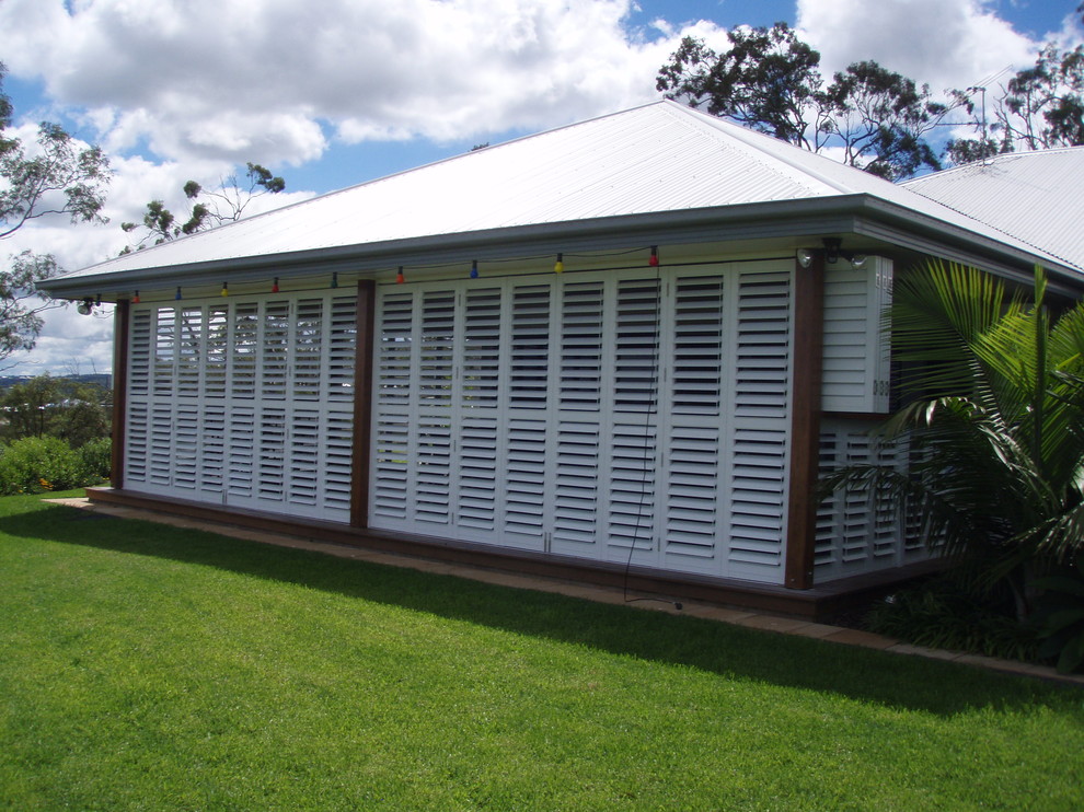 Inspiration for a large contemporary screened-in back porch remodel in Brisbane with decking