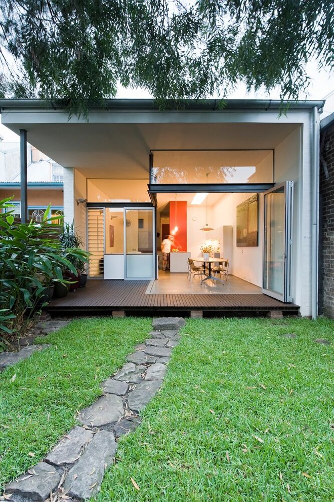 Inspiration for a contemporary veranda in Sydney.