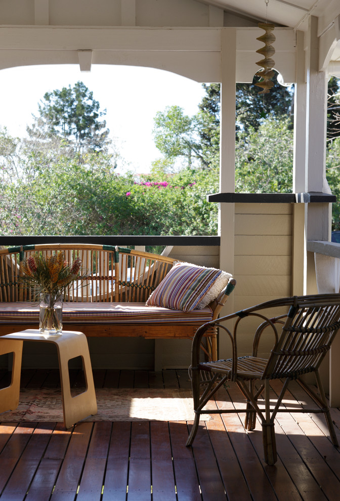 Inspiration for a mid-sized timeless side porch remodel in Brisbane with a roof extension