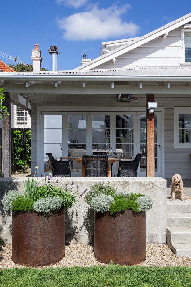 This is an example of a modern front porch design in Sydney.