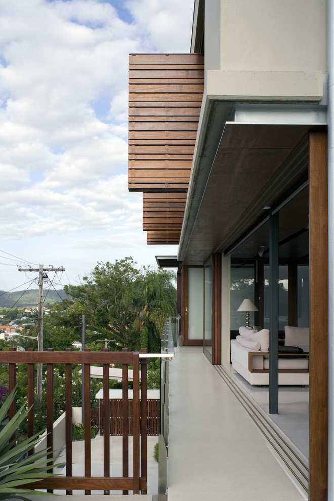 Inspiration for a contemporary porch remodel in Brisbane