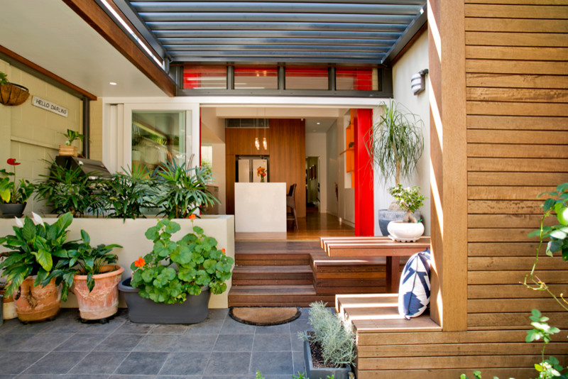 Inspiration for a contemporary porch remodel in Sydney
