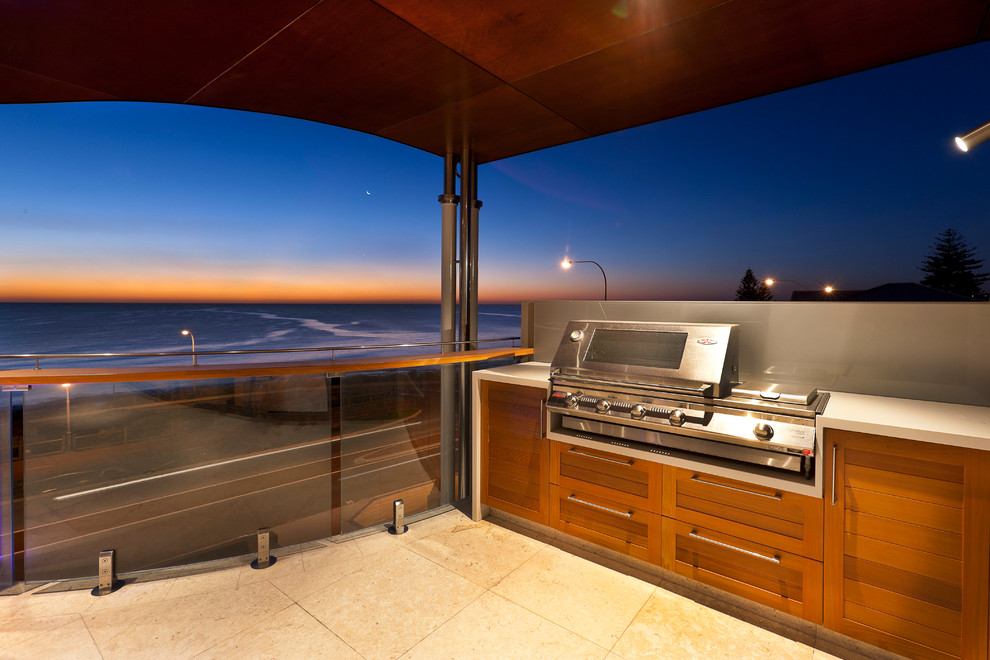 Cette image montre un grand porche d'entrée de maison avant minimaliste avec une cuisine d'été.