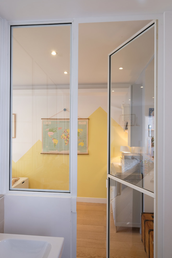 Источник вдохновения для домашнего уюта: терраса среднего размера в скандинавском стиле с светлым паркетным полом