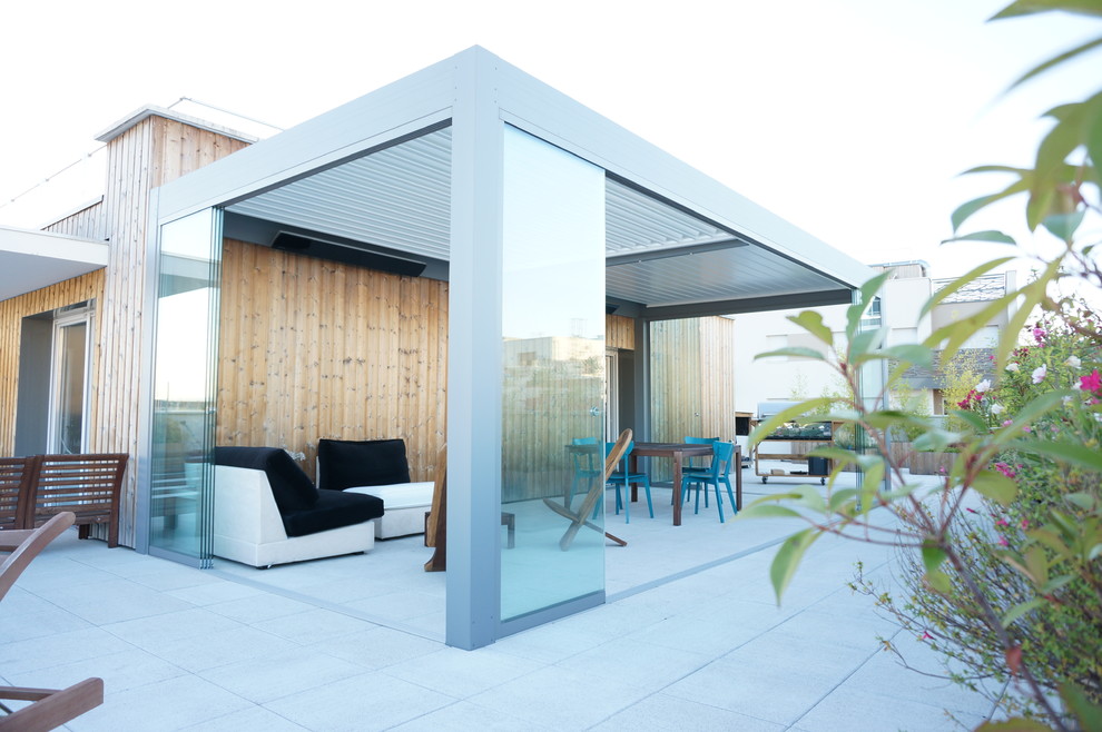 Idee per una veranda moderna con pavimento in cemento e pavimento grigio