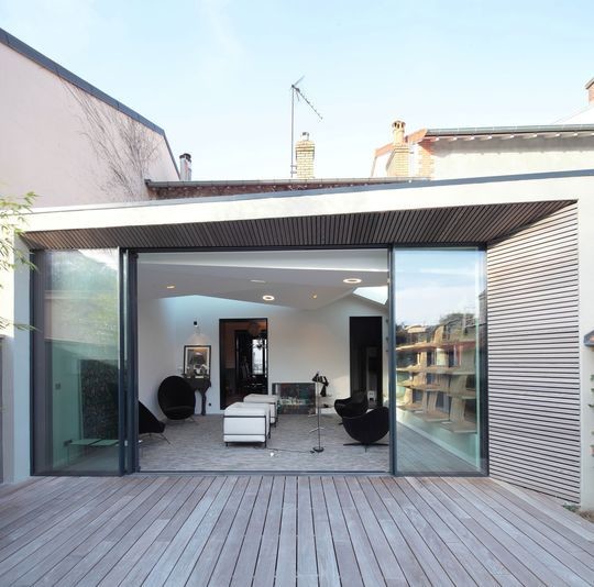 Example of a trendy sunroom design in Le Havre