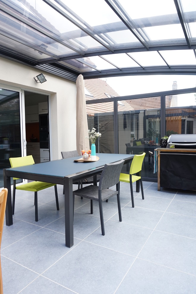 Foto di una veranda design di medie dimensioni con pavimento in ardesia
