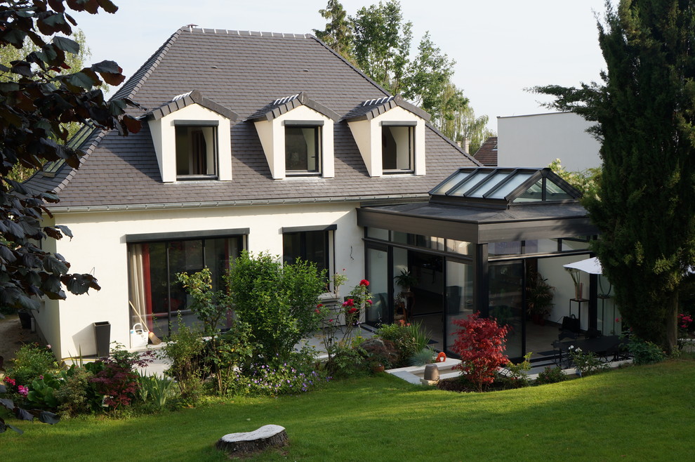Photo of a contemporary conservatory in Paris.