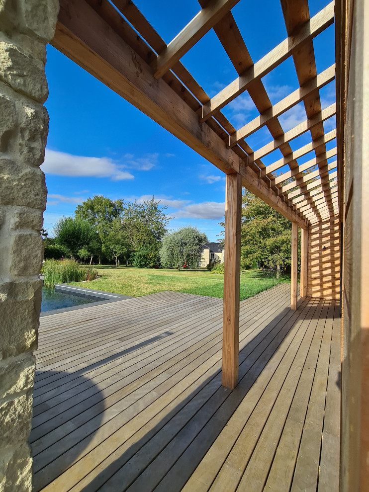 Photo of a contemporary veranda in Wiltshire.