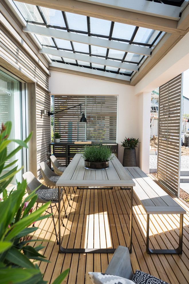 Mittelgroße Moderne Veranda mit Sonnenschutz in Köln