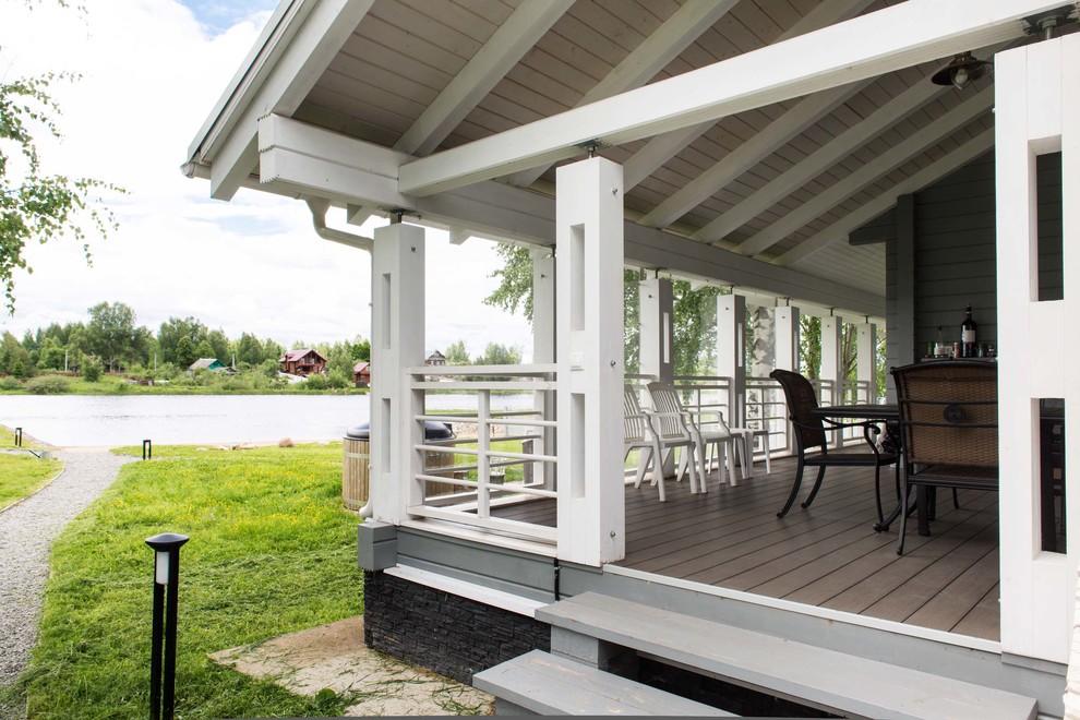 Elegant back porch photo in Yekaterinburg with a roof extension