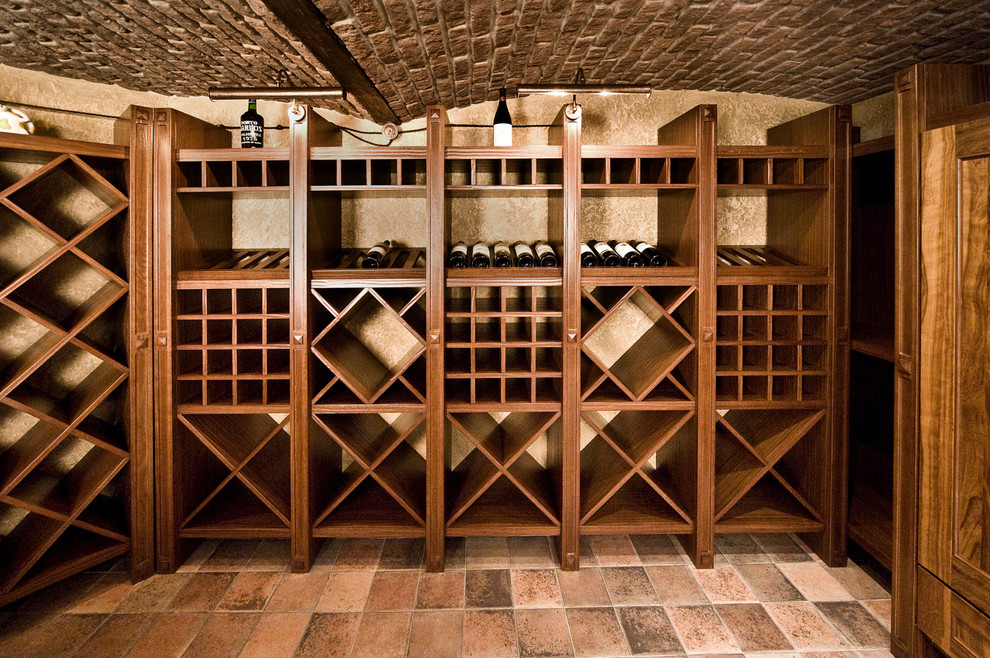 Cette image montre une cave à vin rustique.