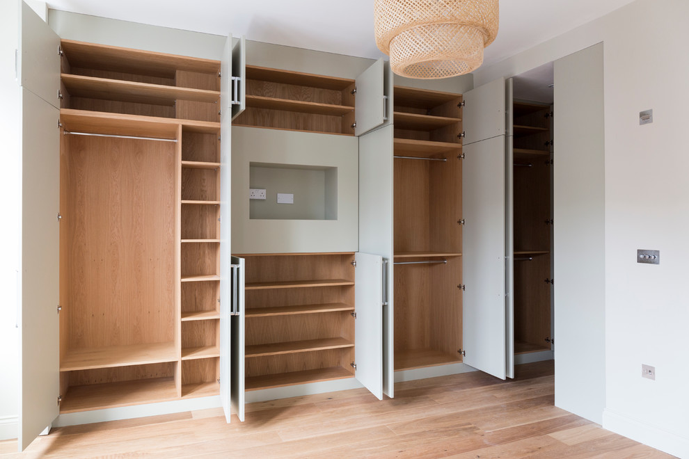 Builtin Wardrobes Bedroom Contemporary Closet London by CAST