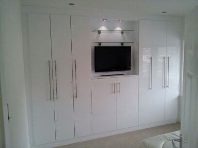 Example of a minimalist closet design in Manchester