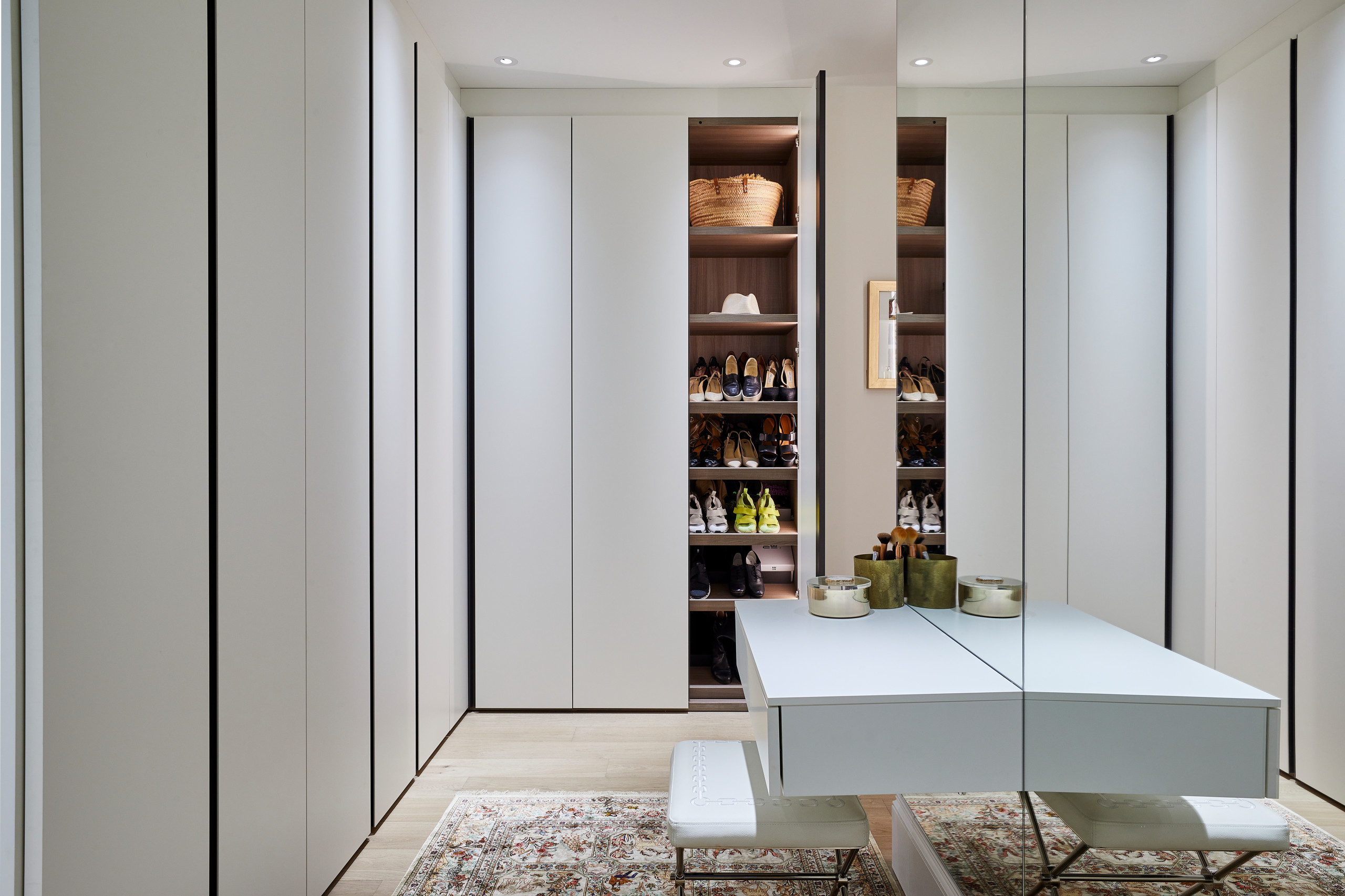 75 Most Popular 75 Beautiful Contemporary Wardrobe Ideas and Designs Design  Ideas for January 2022 | Houzz IE
