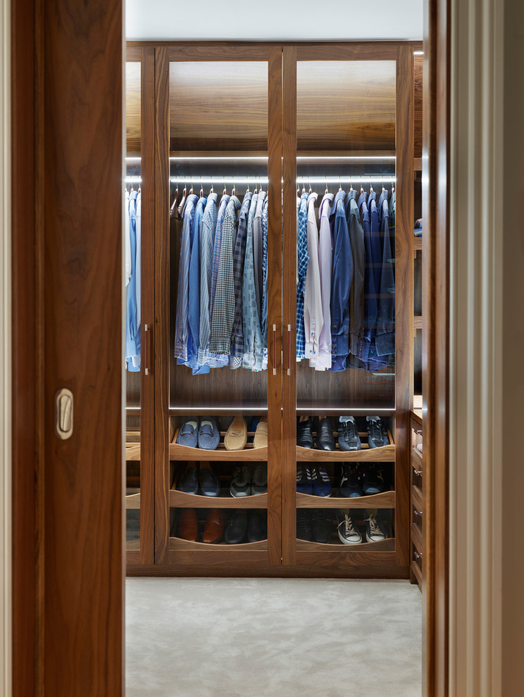 Inspiration for a contemporary gender-neutral carpeted dressing room remodel in Sussex