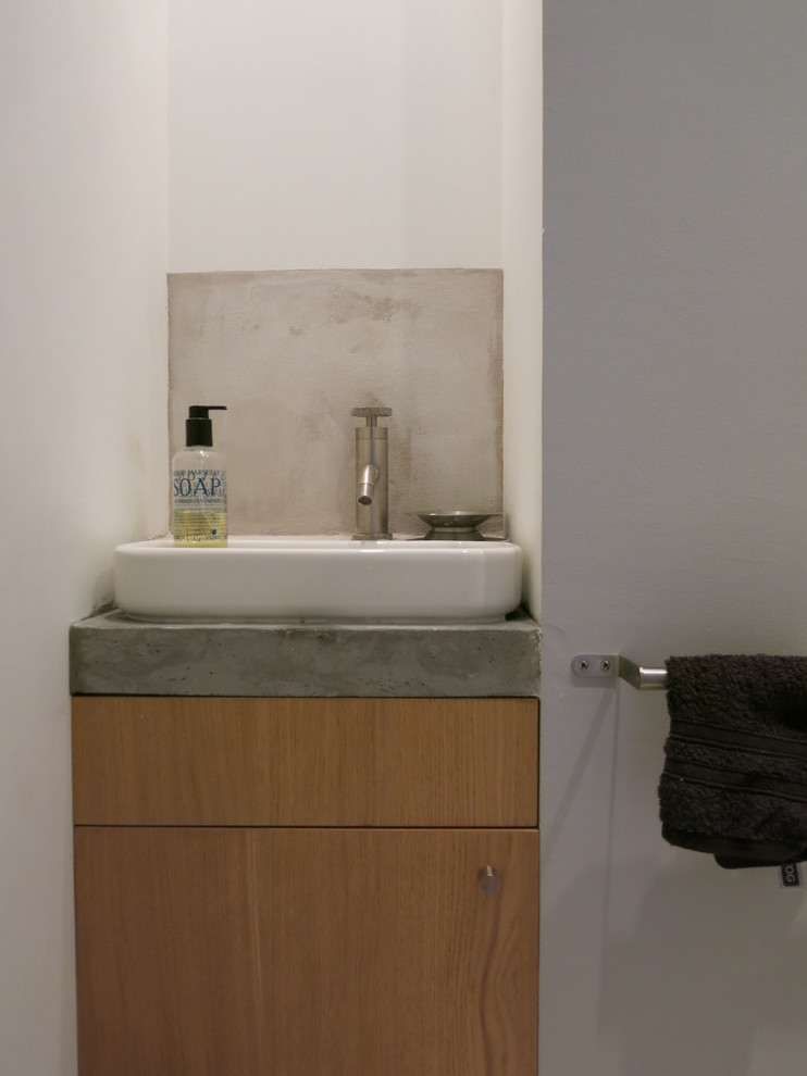 トゥールーズにあるコンテンポラリースタイルのおしゃれなトイレ・洗面所の写真