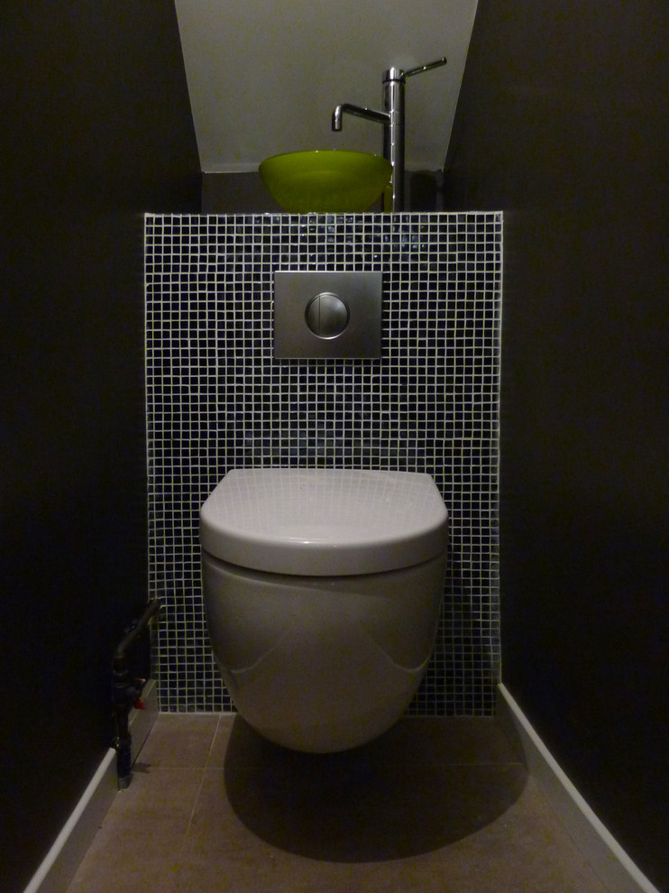 パリにあるおしゃれなトイレ・洗面所の写真