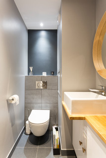 Photos et idées déco de WC et toilettes avec un mur gris - Septembre 2023 |  Houzz FR