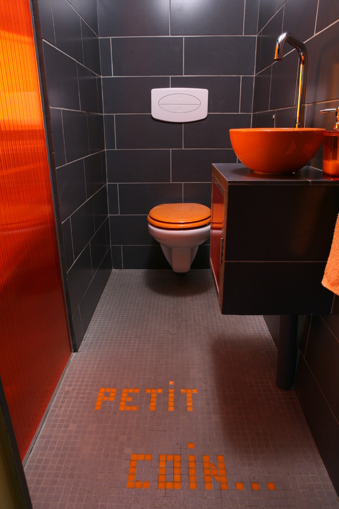Photo of a contemporary cloakroom in Marseille.