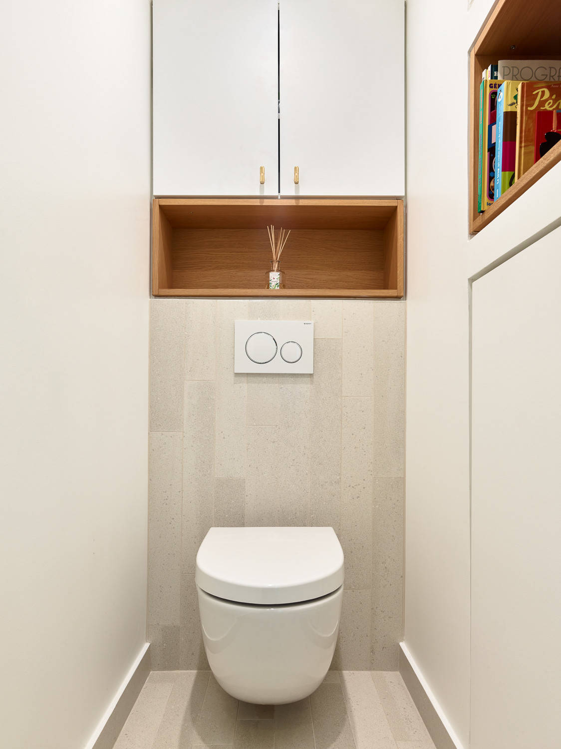 Photos et idées déco de WC et toilettes avec un carrelage beige et un sol  en carrelage de céramique - Février 2024 | Houzz FR