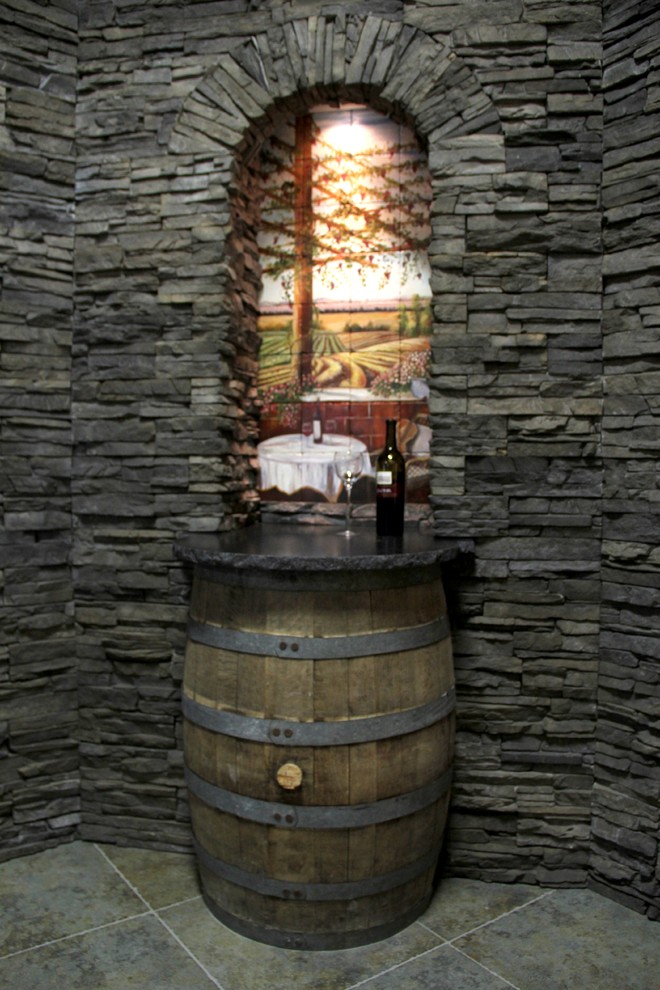Cette photo montre une cave à vin rétro.