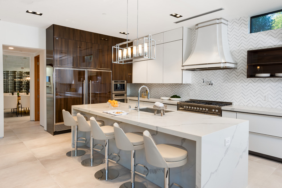 This is an example of a medium sized contemporary kitchen in Los Angeles.