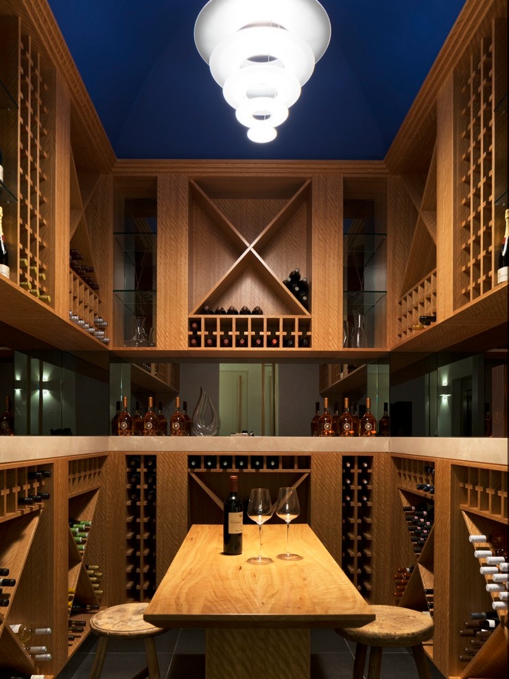 Idée de décoration pour une cave à vin bohème.