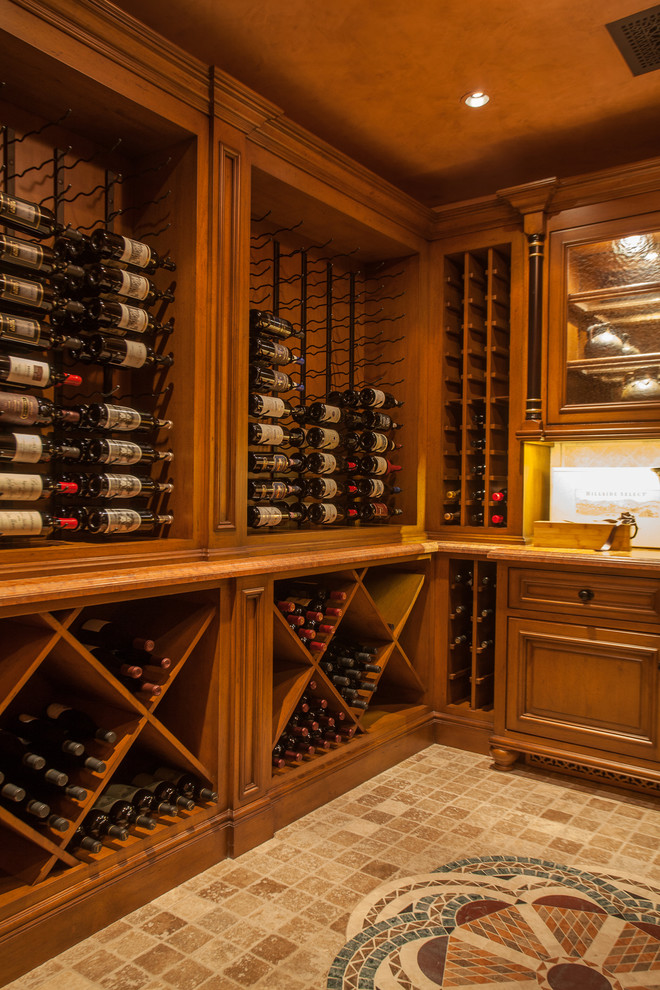 Réalisation d'une cave à vin méditerranéenne de taille moyenne avec un sol multicolore et des casiers losange.