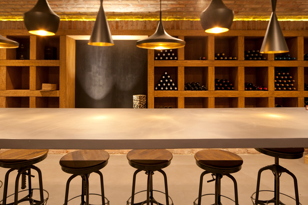 This is an example of a contemporary wine cellar in Mexico City.