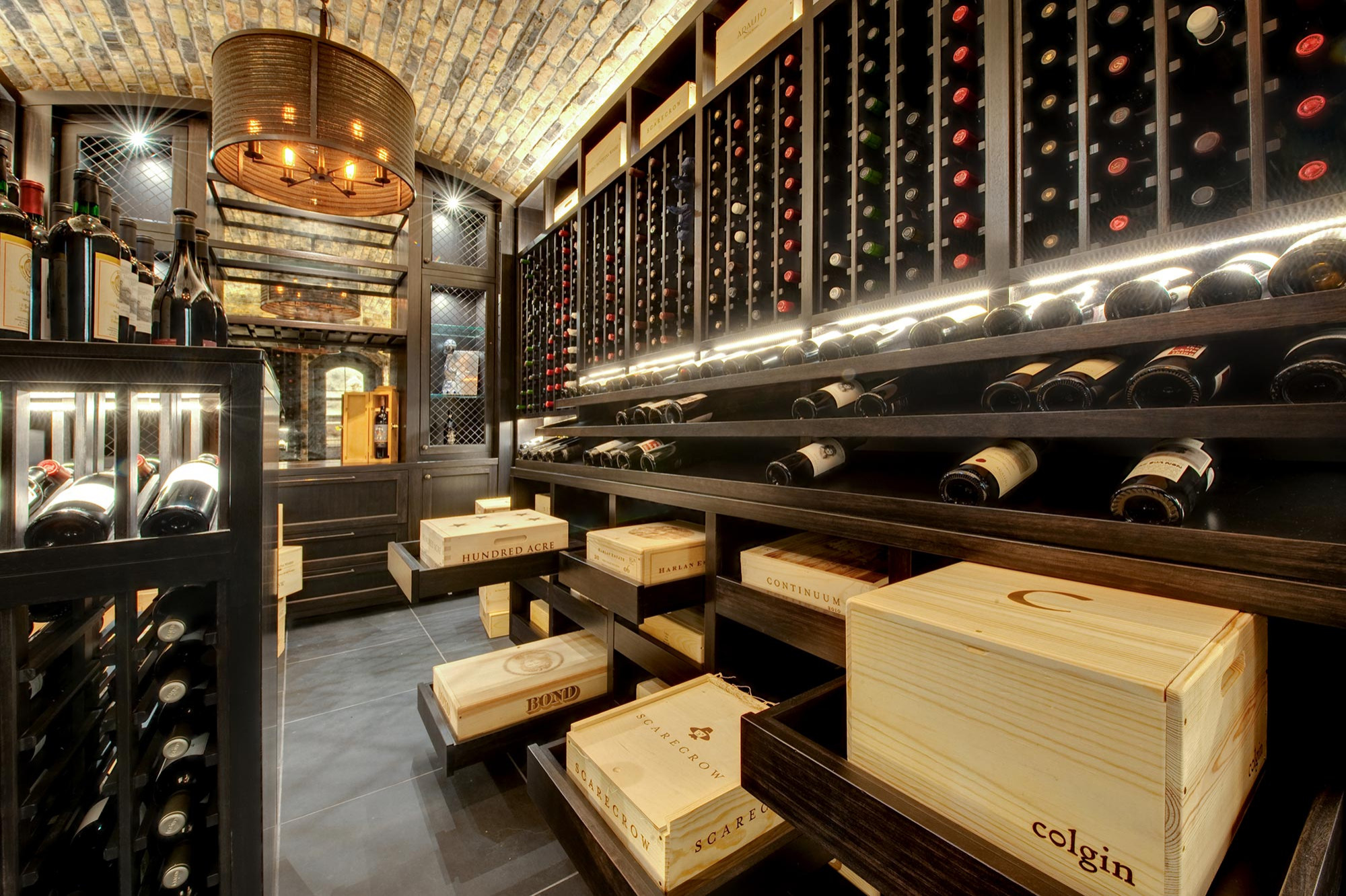 Винный стиль. Wine Table in Interior. Cellar перевод. Repository photo.