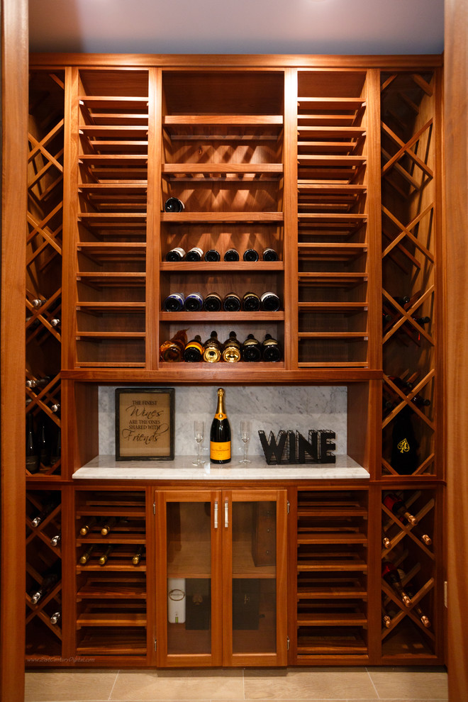 Exemple d'une cave à vin moderne de taille moyenne avec un sol en carrelage de porcelaine et un présentoir.