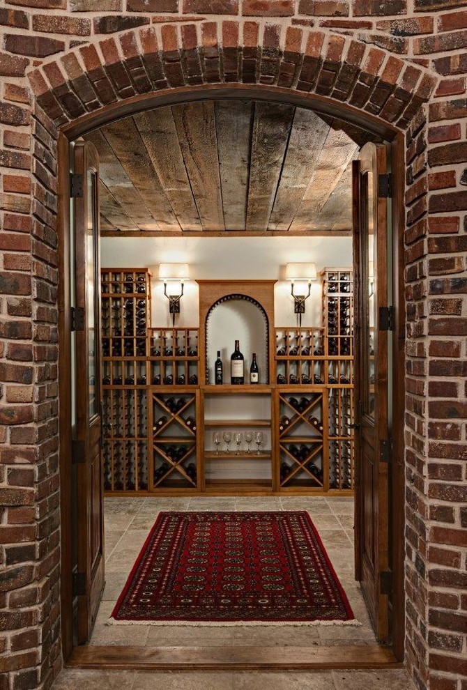 Inspiration för en stor rustik vinkällare, med vinställ med diagonal vinförvaring