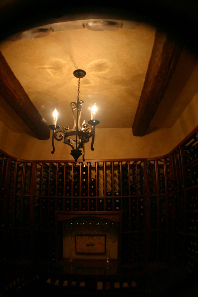 Klassisk inredning av en vinkällare