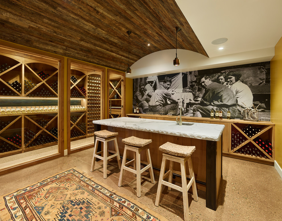 Idée de décoration pour une cave à vin champêtre de taille moyenne avec des casiers losange et un sol beige.