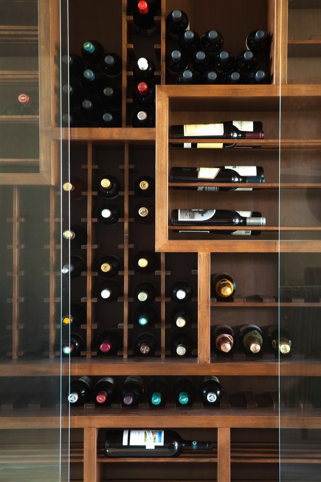 Wine cellar - contemporary wine cellar idea in Los Angeles