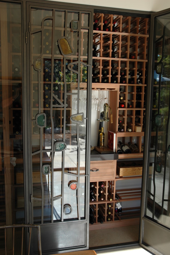 Idées déco pour une petite cave à vin contemporaine avec des casiers.