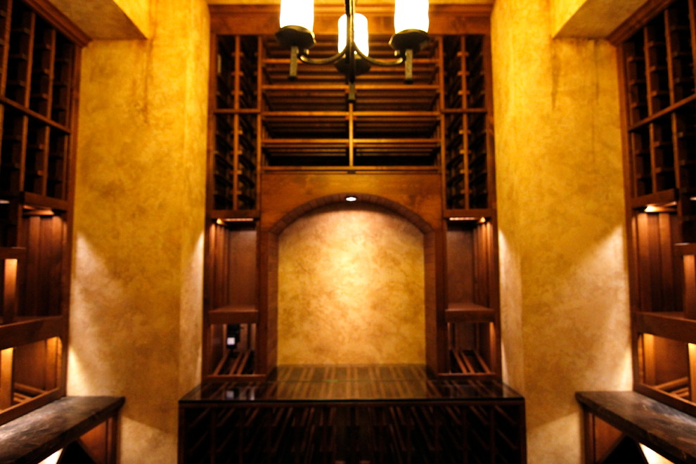 Пример оригинального дизайна: винный погреб в классическом стиле