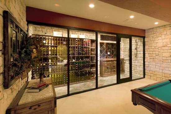 Mittelgroßer Mediterraner Weinkeller mit waagerechter Lagerung in Kansas City