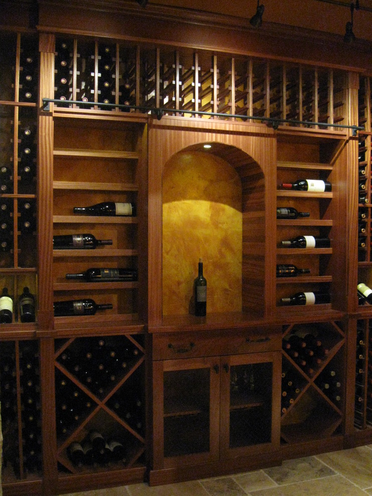 Idées déco pour une cave à vin classique.