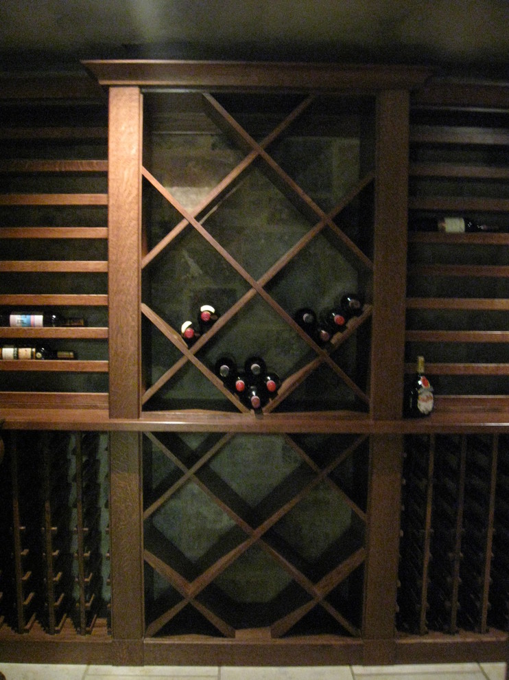 Cette image montre une cave à vin traditionnelle.