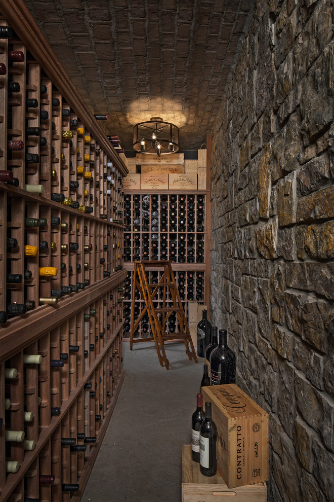 Idées déco pour une cave à vin classique.