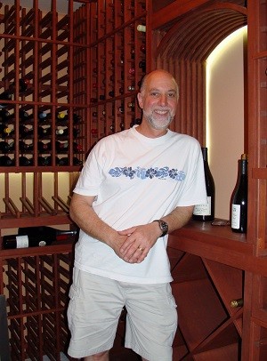 Kleiner Klassischer Weinkeller mit Kammern in Orange County