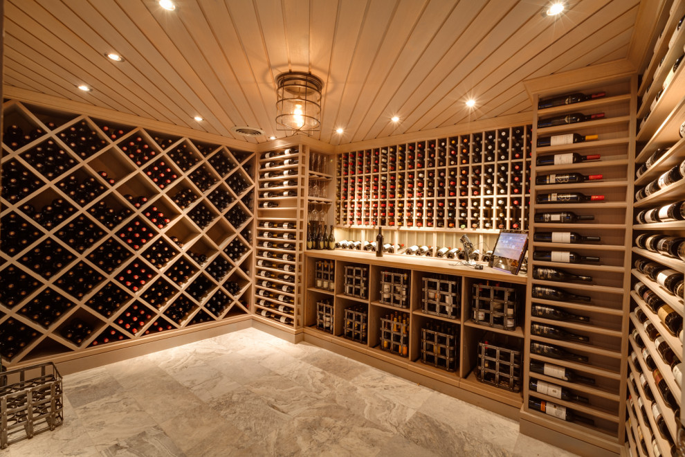 Exemple d'une très grande cave à vin moderne avec des casiers losange et un sol gris.