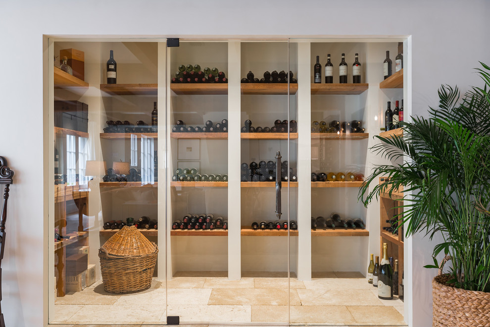 Mittelgroßer Moderner Weinkeller mit Keramikboden und waagerechter Lagerung in Miami