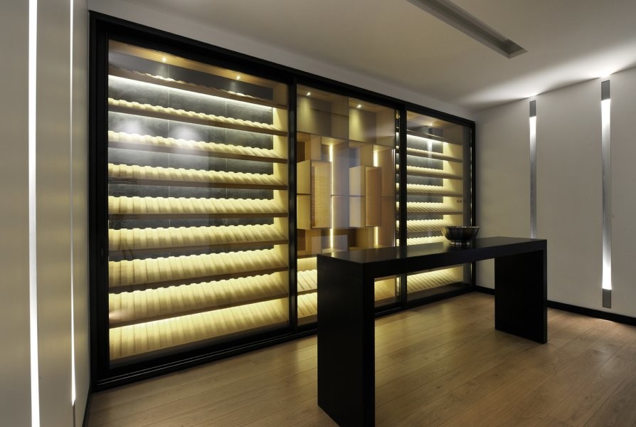 Esempio di una cantina design