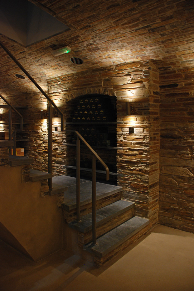 Exemple d'une cave à vin craftsman.
