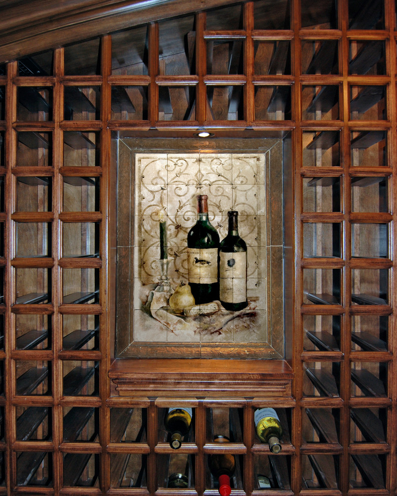 Idées déco pour une cave à vin classique de taille moyenne avec des casiers.